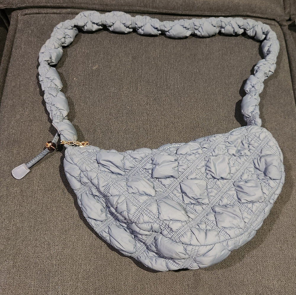 CARLYN cozy shoulder bag in Denim Blue